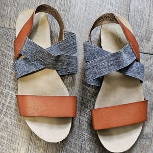 Jean and camel brown stretch sandals with thick bottom